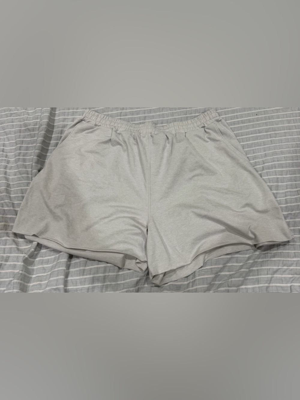 Vuori Heathered Beige LargeElastic Waist Shorts